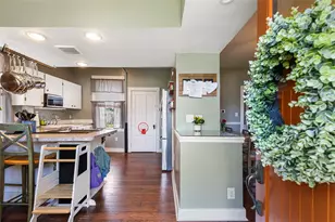10 Burton Ave, East Providence, RI 02915 - Photo 7
