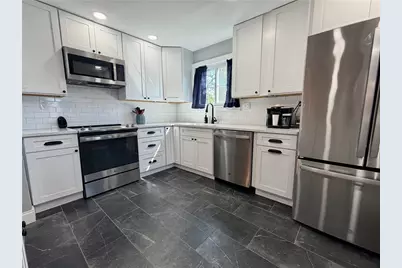 770 Metacom Avenue, Bristol, RI 02809 - Photo 9
