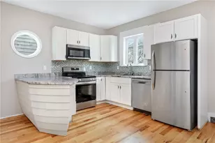 427 Spring St, Newport, RI 02840 - Photo 3