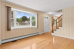 7 Esther St, Cranston, RI 02920 - Photo 3