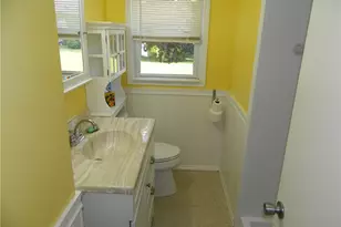 68 Zinnia Dr, Cranston, RI 02920 - Photo 9