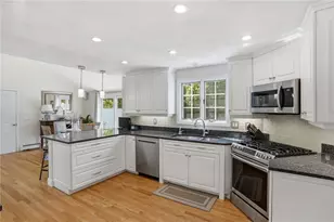 34 Brooks Farm Dr, Bristol, RI 02809 - Photo 9