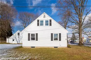 429 Forest Ave, Middletown, RI 02842 - Photo 3