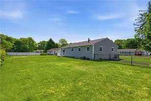 10 Wagon Wheel Ln, Woonsocket, RI 02895 - Photo 7