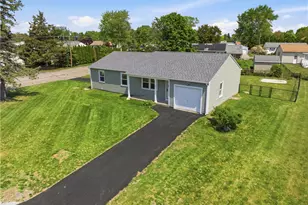 10 Wagon Wheel Ln, Woonsocket, RI 02895 - Photo 3