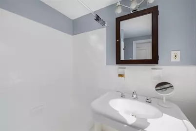 1 Red Cross Avenue #9, Newport, RI 02840 - Photo 17