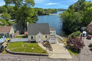 31 Beverly Cir, Smithfield, RI 02828 - Photo 3