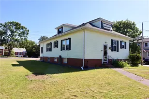 133 Wampanoag Trl, East Providence, RI 02915 - Photo 3