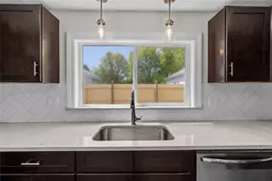 25 Gloria St, Pawtucket, RI 02861 - Photo 3