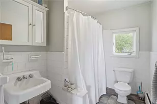 104 Fairview Ave, Pawtucket, RI 02860 - Photo 23