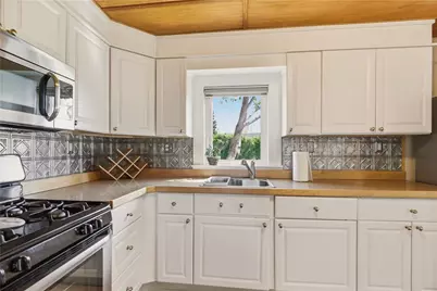 272 Riverside Street, Portsmouth, RI 02871 - Photo 19