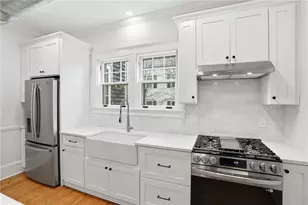 82 High St, Bristol, RI 02809 - Photo 5