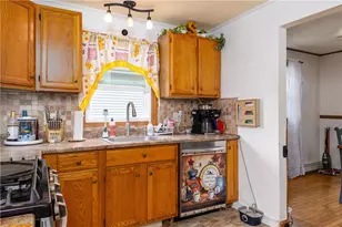 105 Lyman St, Pawtucket, RI 02860 - Photo 13