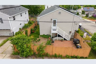 105 Lyman Street, Pawtucket, RI 02860 - Photo 5