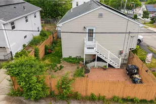 105 Lyman St, Pawtucket, RI 02860 - Photo 5