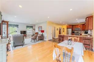 111 Middle St, North Kingstown, RI 02852 - Photo 9