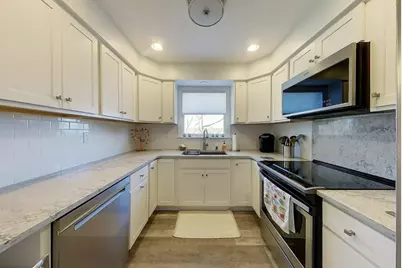 2 E Boulevard #2, Middletown, RI 02842 - Photo 9