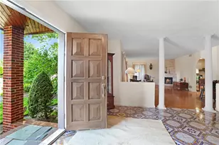 82 Mountain Laurel Dr, Cranston, RI 02920 - Photo 3