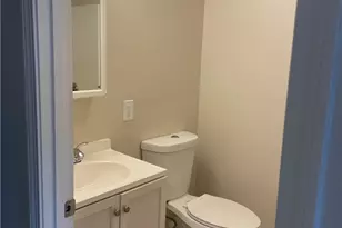 22 Wall St, Bristol, RI 02809 - Photo 15