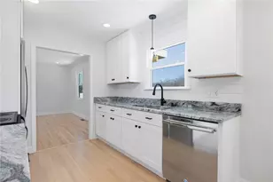 36 Kinnicutt Ave, Warren, RI 02885 - Photo 17