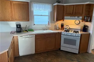 30 Simmons St, Newport, RI 02840 - Photo 7