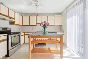 1 Willow Glen Cir, Warwick, RI 02889 - Photo 5