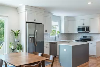 100 East View Avenue, Cranston, RI 02920 - Photo 9