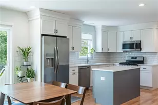 100 E View Ave, Cranston, RI 02920 - Photo 9