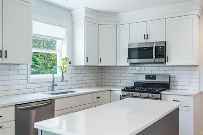 100 East View Avenue, Cranston, RI 02920 - Photo 11