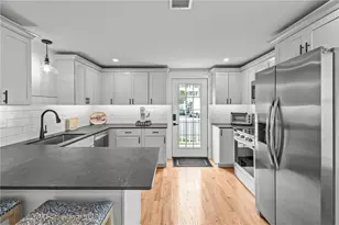 484 Thames St, Bristol, RI 02809 - Photo 7