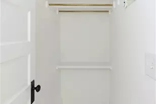 439 Broadway St, Newport, RI 02840 - Photo 9