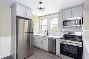439 Broadway St, Newport, RI 02840 - Photo 13