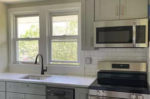 439 Broadway St, Newport, RI 02840 - Photo 11
