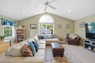 40 Chestnut Grove Ave, Cumberland, RI 02864 - Photo 9