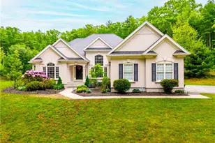 4 Hart Pond Dr, North Smithfield, RI 02896 - Photo 1