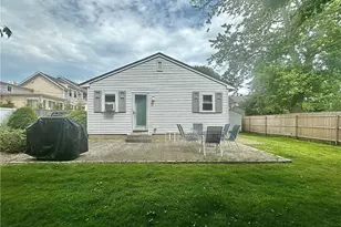101 Briarwood Ave, Middletown, RI 02842 - Photo 19
