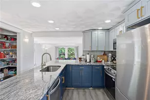 9 West St, North Providence, RI 02904 - Photo 5