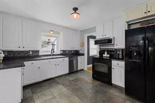 25 Farm St, Cranston, RI 02920 - Photo 9