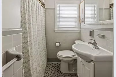 62 Gardiner Avenue, East Providence, RI 02914 - Photo 9