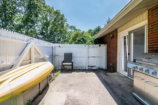 40 Kingsland Ct Ct, Charlestown, RI 02813 - Photo 3