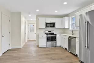 24 Blackburn St, Warwick, RI 02886 - Photo 5