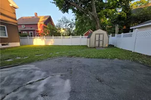 28 Carver St, Pawtucket, RI 02860 - Photo 33
