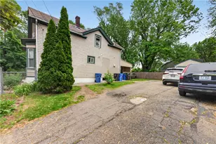 8 Arlington Ave, Cranston, RI 02920 - Photo 3