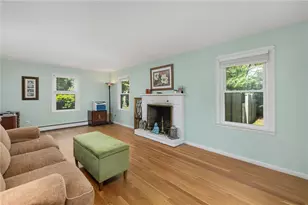 34 Terrace Dr, East Greenwich, RI 02818 - Photo 3