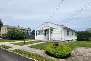 115 Hazelton St, Cranston, RI 02920 - Photo 3