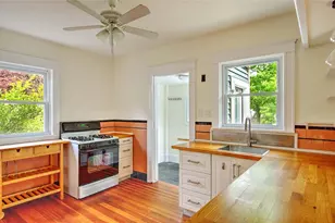 135 Rounds Ave, Providence, RI 02907 - Photo 7