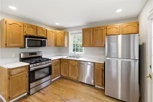49 Harvest Rd, Middletown, RI 02842 - Photo 7