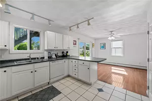 40 Conanicus Rd, Narragansett, RI 02882 - Photo 17