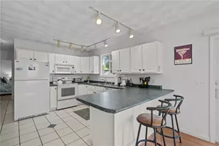 40 Conanicus Rd, Narragansett, RI 02882 - Photo 15