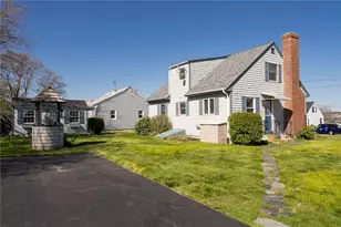 95 Douglas Ave, Portsmouth, RI 02871 - Photo 3